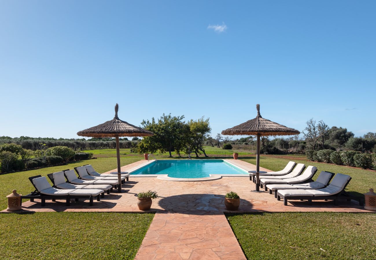 Finca en Es Llombards - Oasi de Llum a Es Llombards: Piscina, A/C i Forn de Pizza (10p)