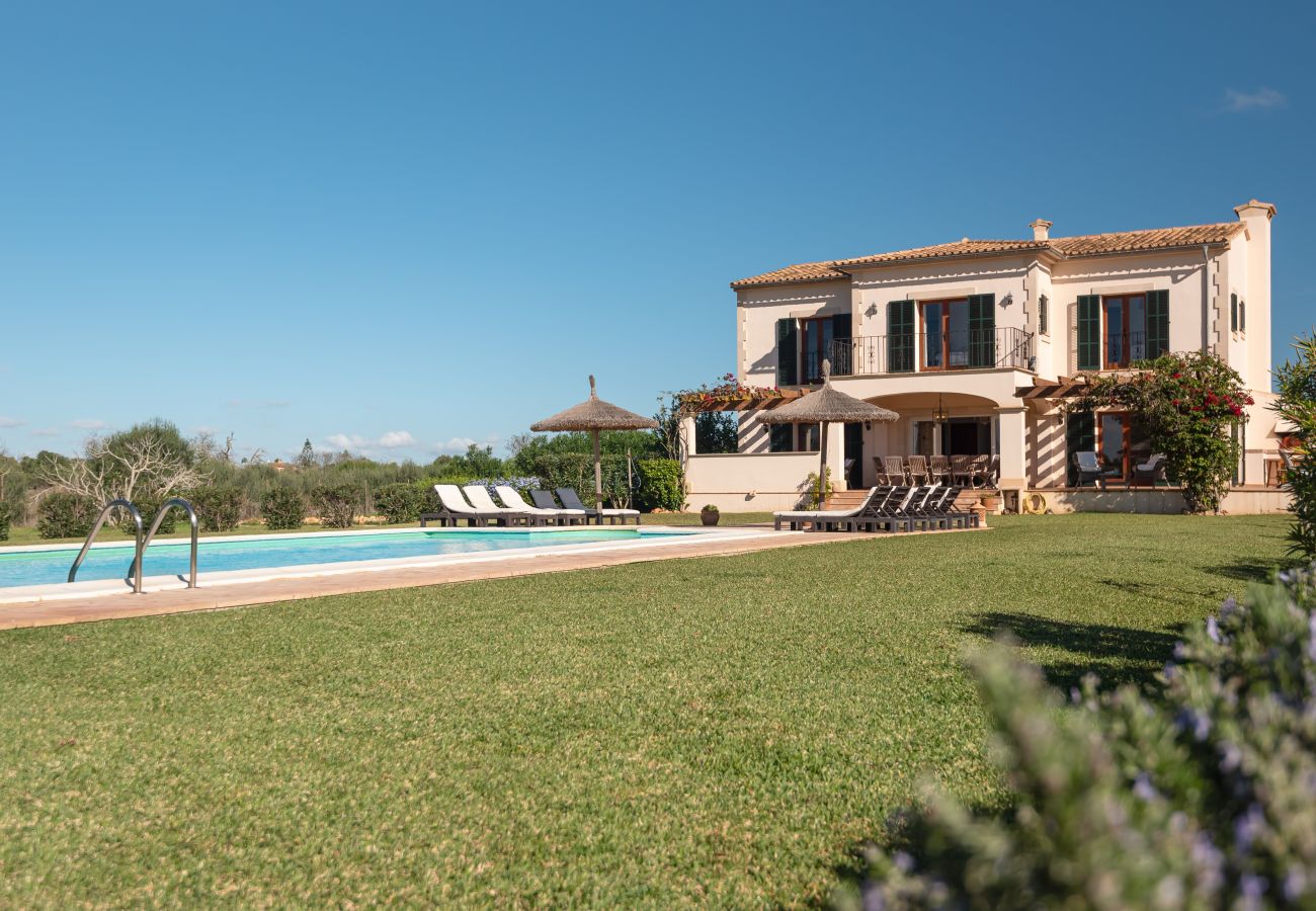 Finca in Es Llombards - Lichtoase in Es Llombards: Pool, Klima & Pizzaofen (10P)