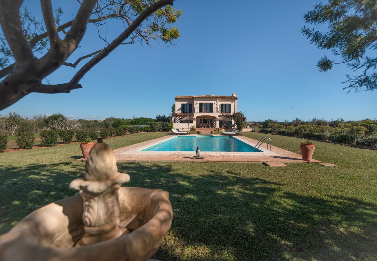 Finca in Es Llombards - Lichtoase in Es Llombards: Pool, Klima & Pizzaofen (10P)