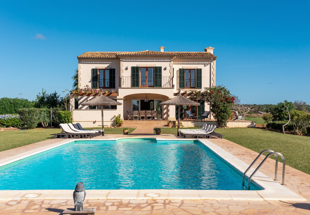 Finca in Es Llombards - Lichtoase in Es Llombards: Pool, Klima & Pizzaofen (10P)