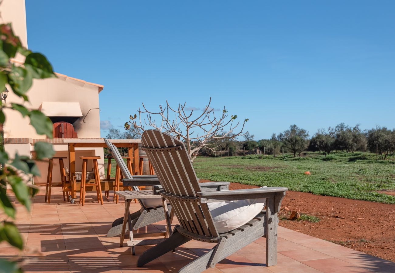 Finca in Es Llombards - Lichtoase in Es Llombards: Pool, Klima & Pizzaofen (10P)