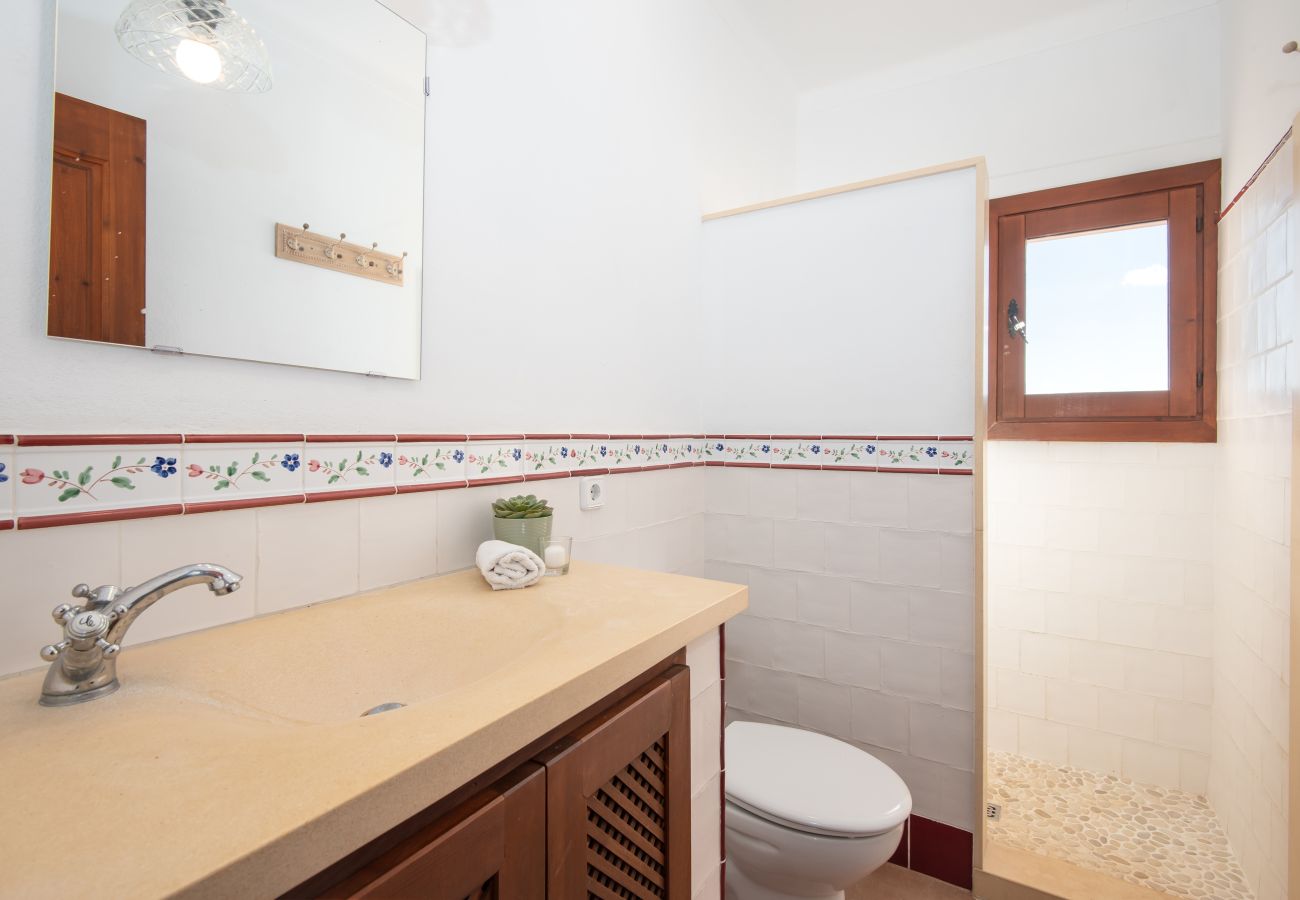 Finca in Es Llombards - Lichtoase in Es Llombards: Pool, Klima & Pizzaofen (10P)