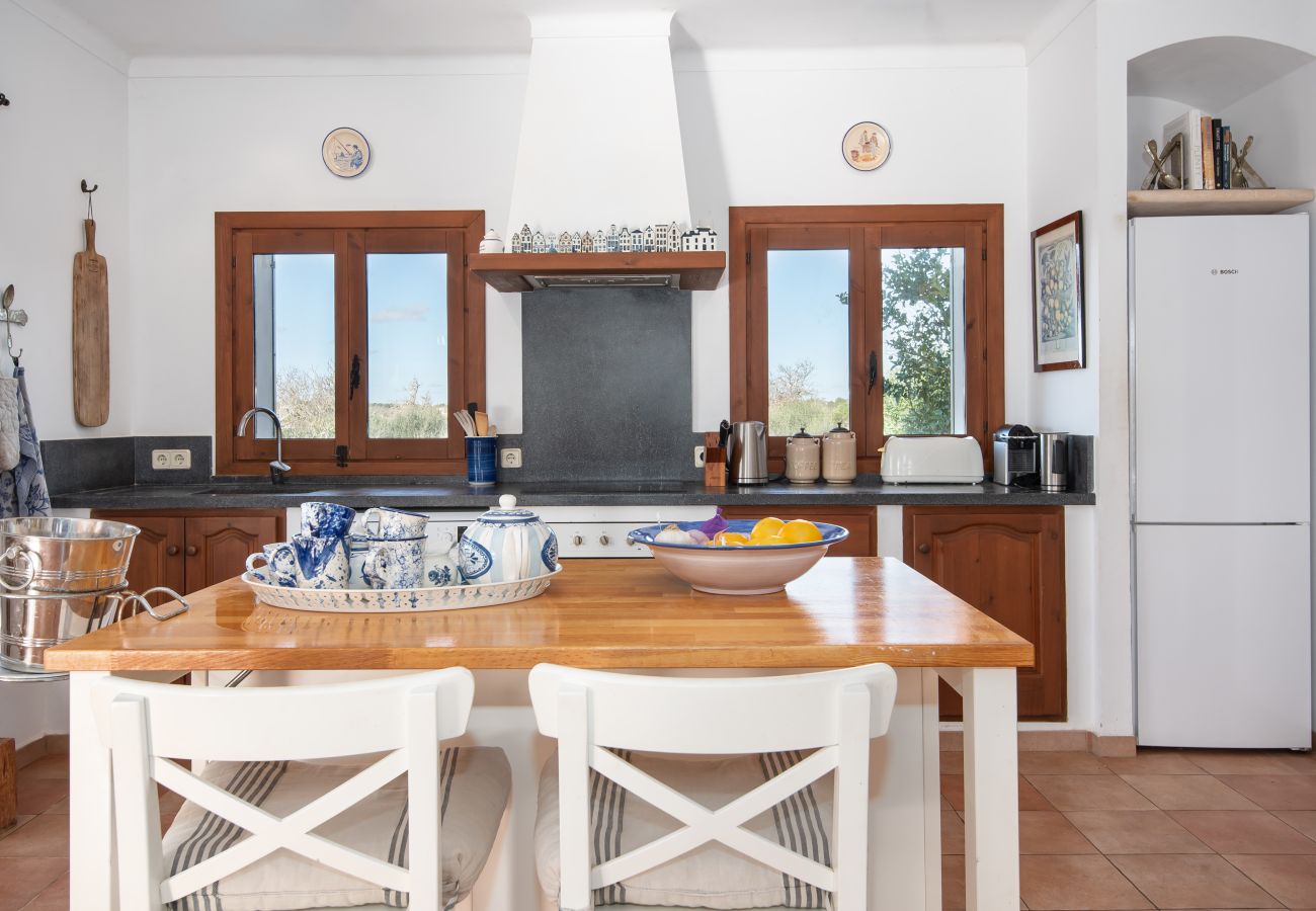Finca in Es Llombards - Lichtoase in Es Llombards: Pool, Klima & Pizzaofen (10P)