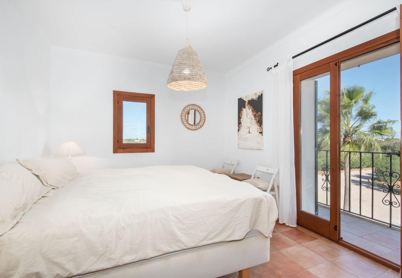 Finca in Es Llombards - Lichtoase in Es Llombards: Pool, Klima & Pizzaofen (10P)