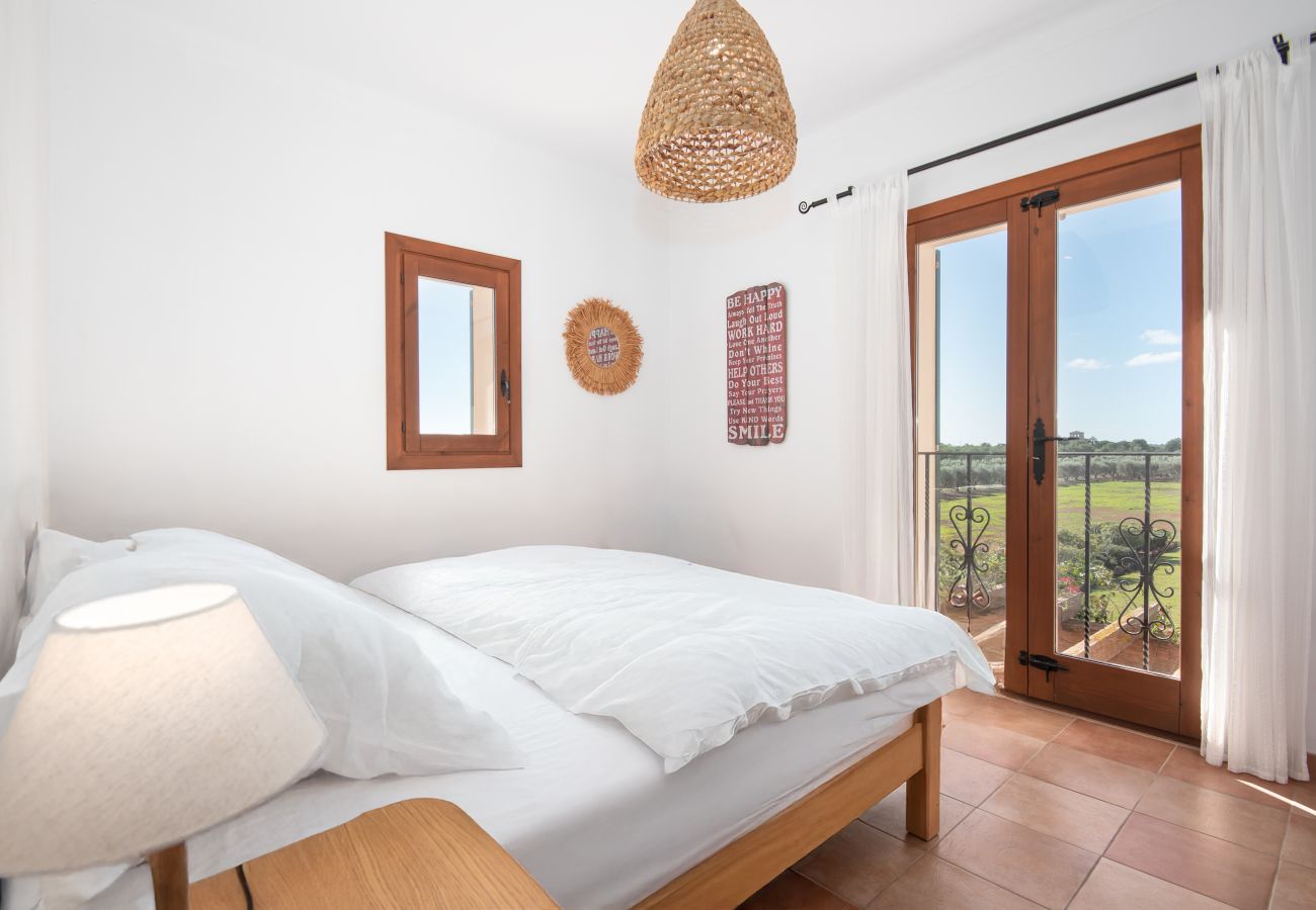 Finca in Es Llombards - Lichtoase in Es Llombards: Pool, Klima & Pizzaofen (10P)