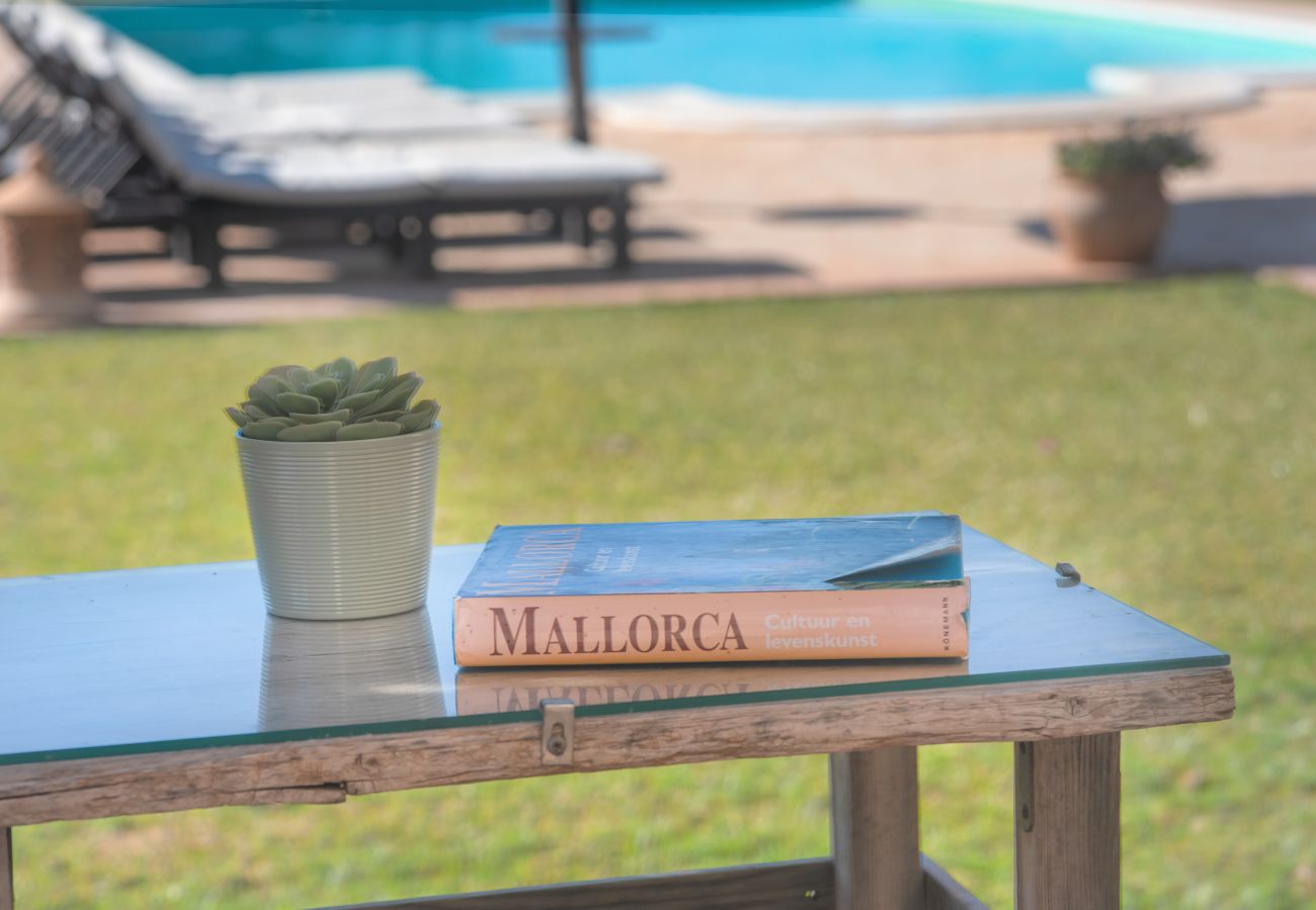 Finca in Es Llombards - Lichtoase in Es Llombards: Pool, Klima & Pizzaofen (10P)