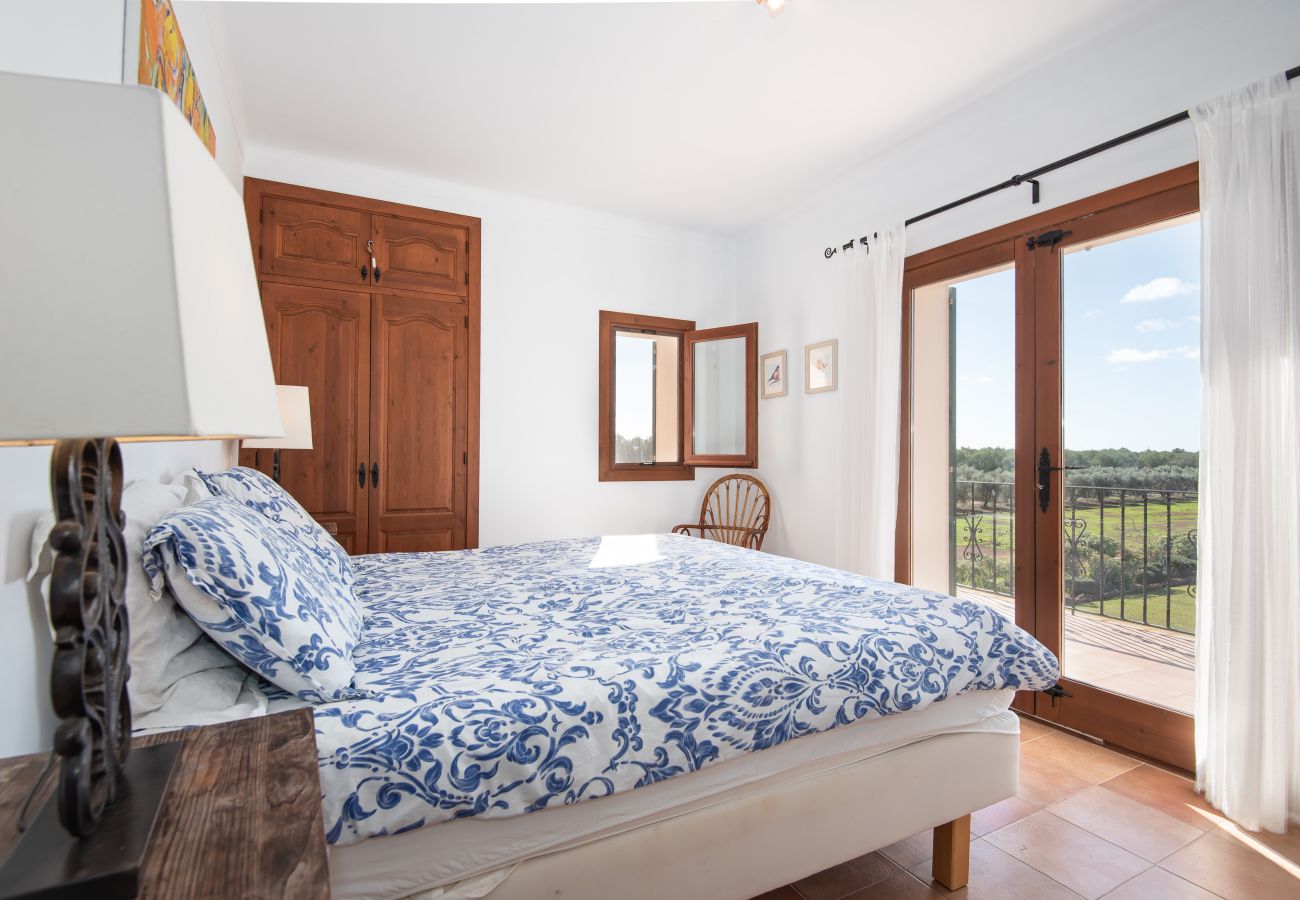 Finca in Es Llombards - Lichtoase in Es Llombards: Pool, Klima & Pizzaofen (10P)