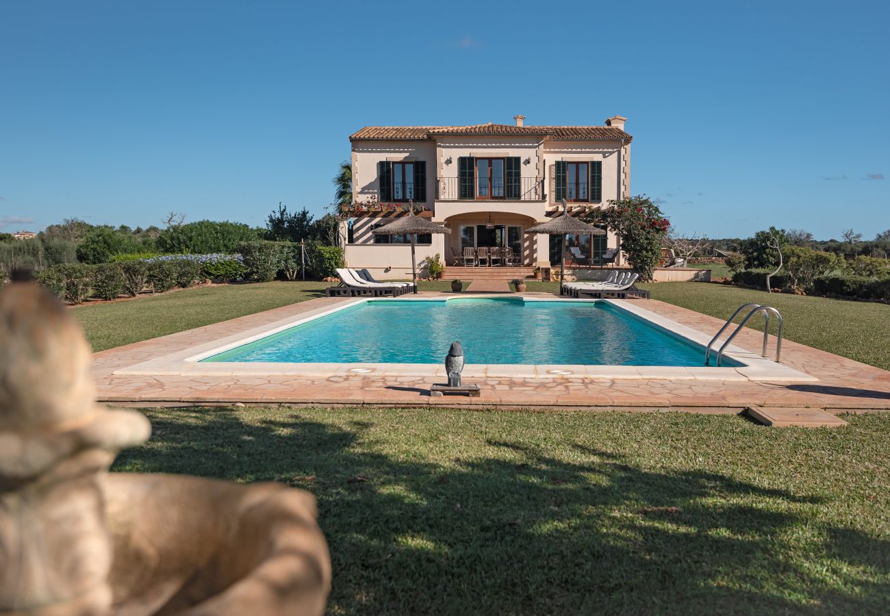 Country house in Es Llombards - Sunny Oasis in Es Llombards: Pool, A/C & Pizza Oven (10p)