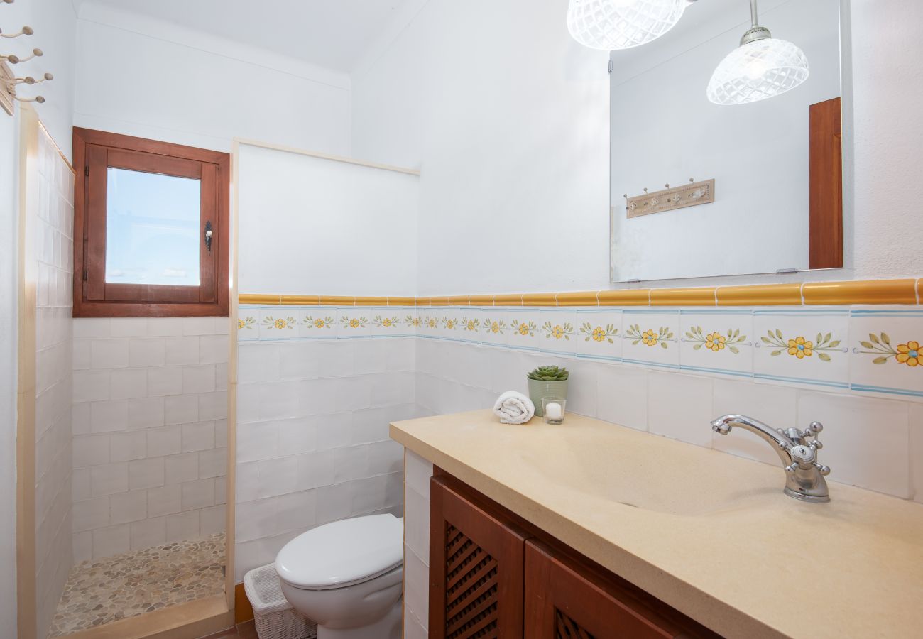 Country house in Es Llombards - Sunny Oasis in Es Llombards: Pool, A/C & Pizza Oven (10p)